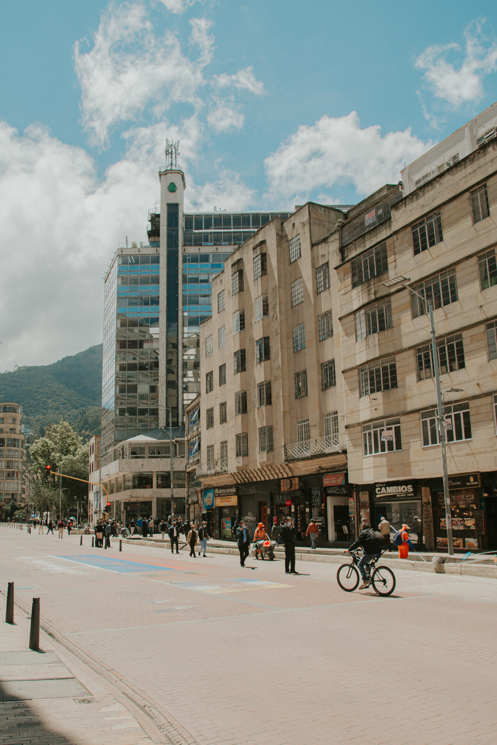 Nosotros - [Oficial] Emerald Trade Center